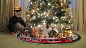 Train_around_the_Christmas_tree FOUR